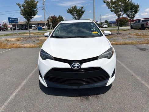 Used 2018 Toyota Corolla LE FWD image 2