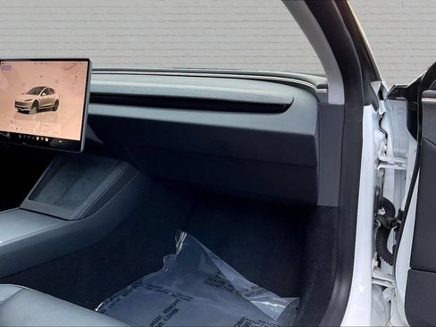 Used 2024 Tesla Model 3 Standard Range RWD image 25