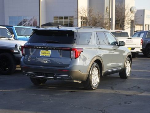 Used 2025 Ford Explorer Active w/ Active Comfort Package image 6