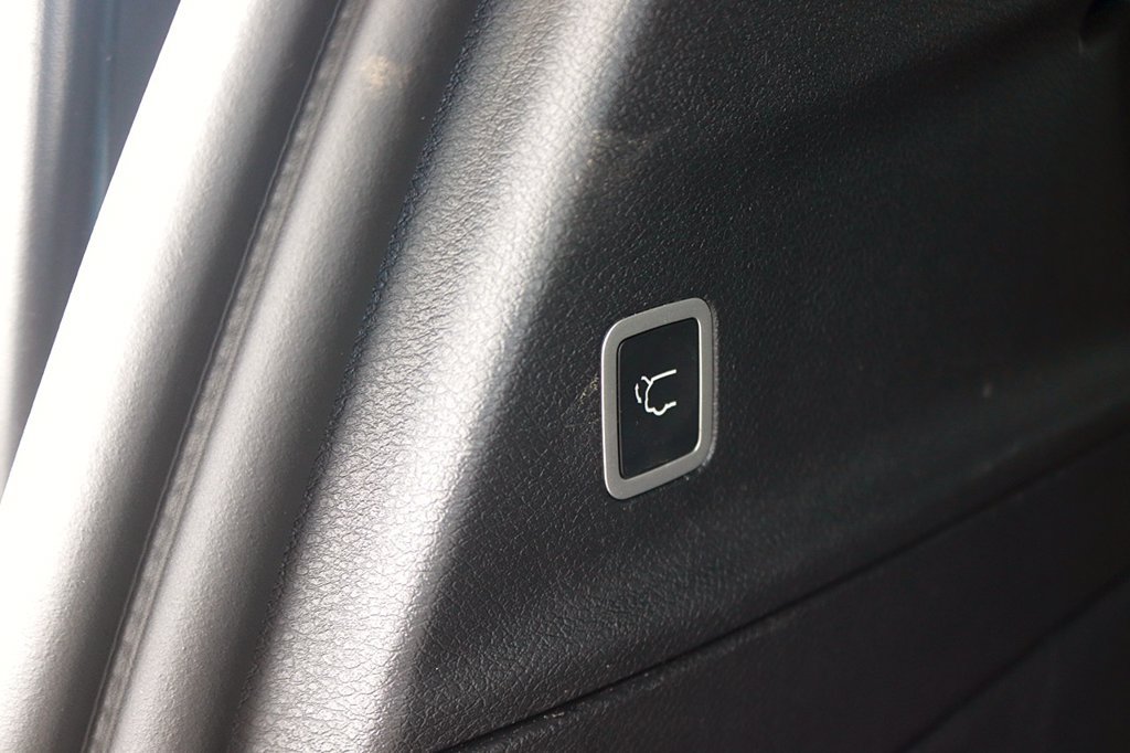 Used 2025 Chrysler Pacifica Limited FWD image 17