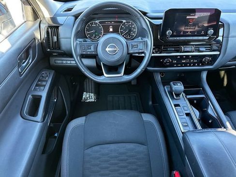 Used 2025 Nissan Pathfinder SV image 21