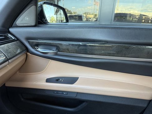 Used 2015 BMW 740i image 33