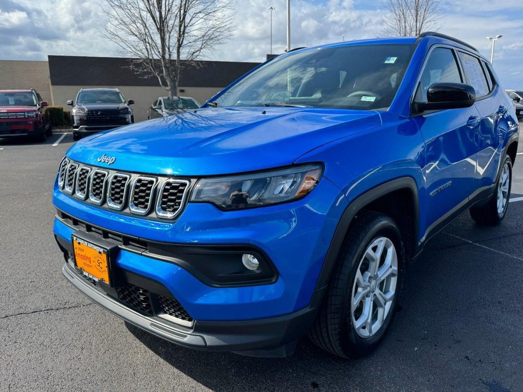 Used 2024 Jeep Compass Latitude AWD/4WD image 8