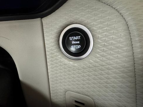 Used 2018 Land Rover Range Rover Velar R-Dynamic SE image 11