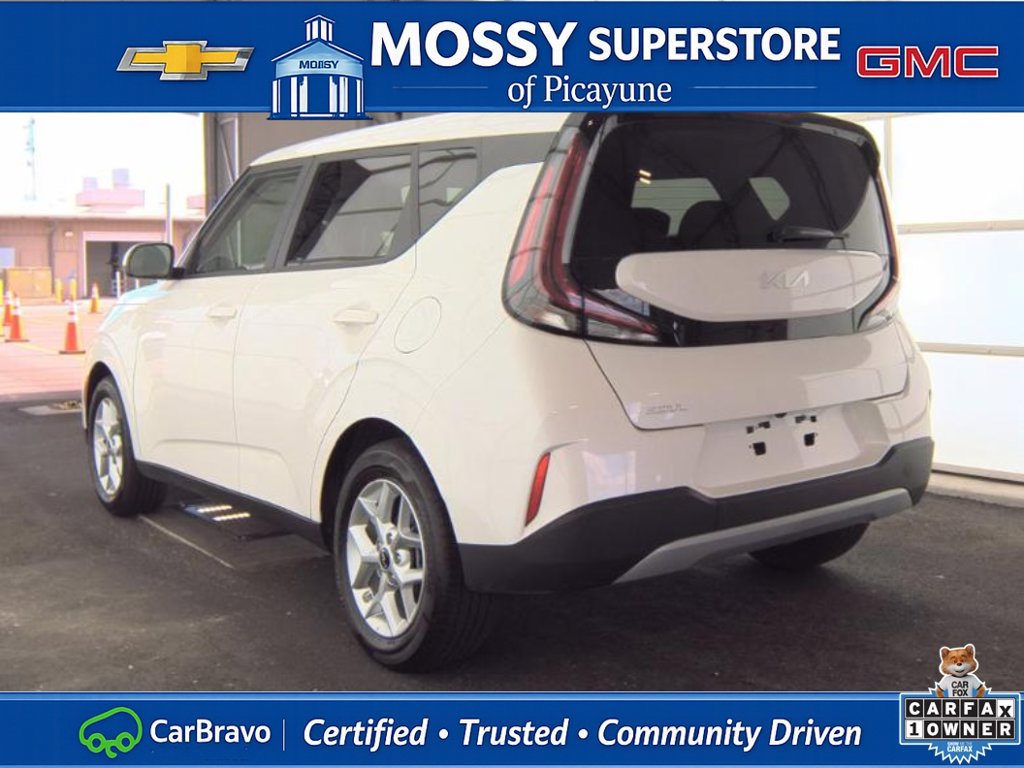 Used 2025 Kia Soul LX w/ LX Technology Package FWD image 7