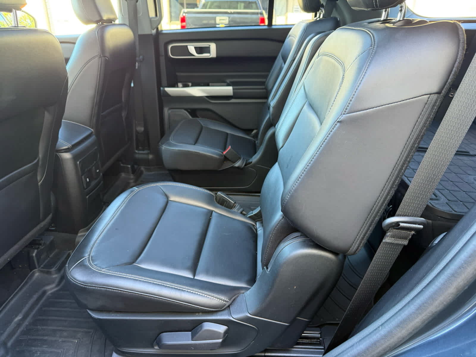 Used 2023 Ford Explorer XLT w/ Equipment Group 202A AWD/4WD image 5