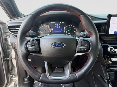 Used 2023 Ford Explorer ST-Line w/ Class IV Trailer Tow Package AWD/4WD image 32