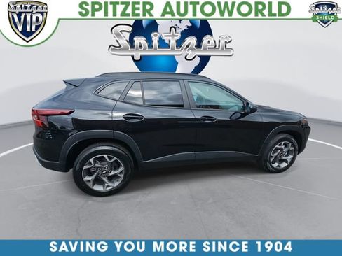 Used 2024 Chevrolet Trax LT w/ Driver Confidence Package FWD image 1