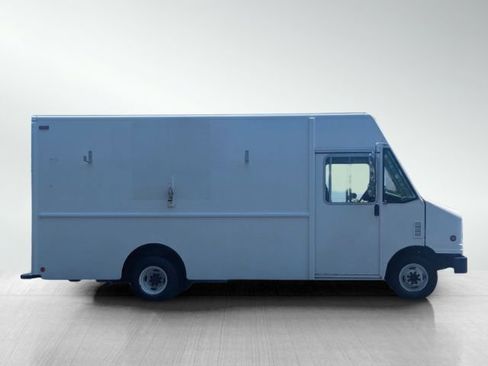 Used 2013 Ford E-350 and Econoline 350 Super Duty w/ Air Conditioning Prep Pkg RWD image 3