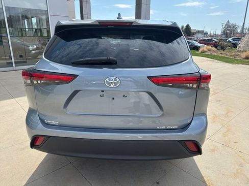 Used 2022 Toyota Highlander XLE AWD/4WD image 7