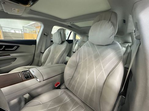 Certified 2022 Mercedes-Benz EQS 580 4MATIC Sedan image 11