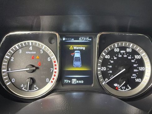 Used 2018 Nissan Titan SV RWD image 27