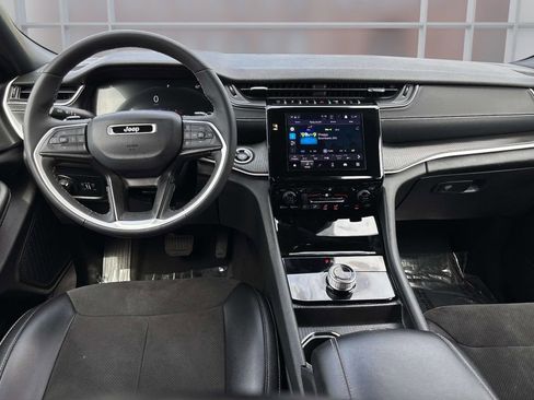 Used 2023 Jeep Grand Cherokee L Laredo image 13