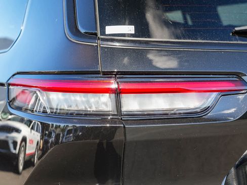 New 2025 Jeep Grand Cherokee L Altitude image 7