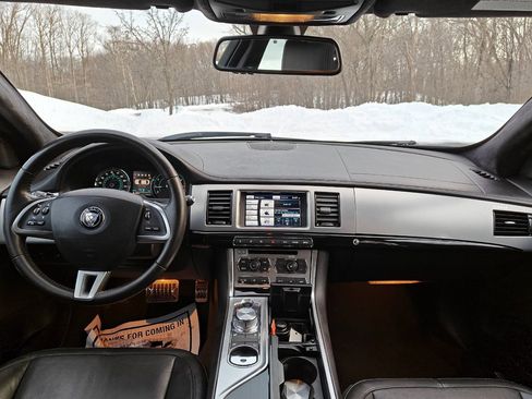 Used 2015 Jaguar XF Portfolio image 10