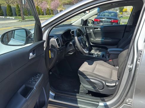 Used 2020 Kia Sportage LX image 23
