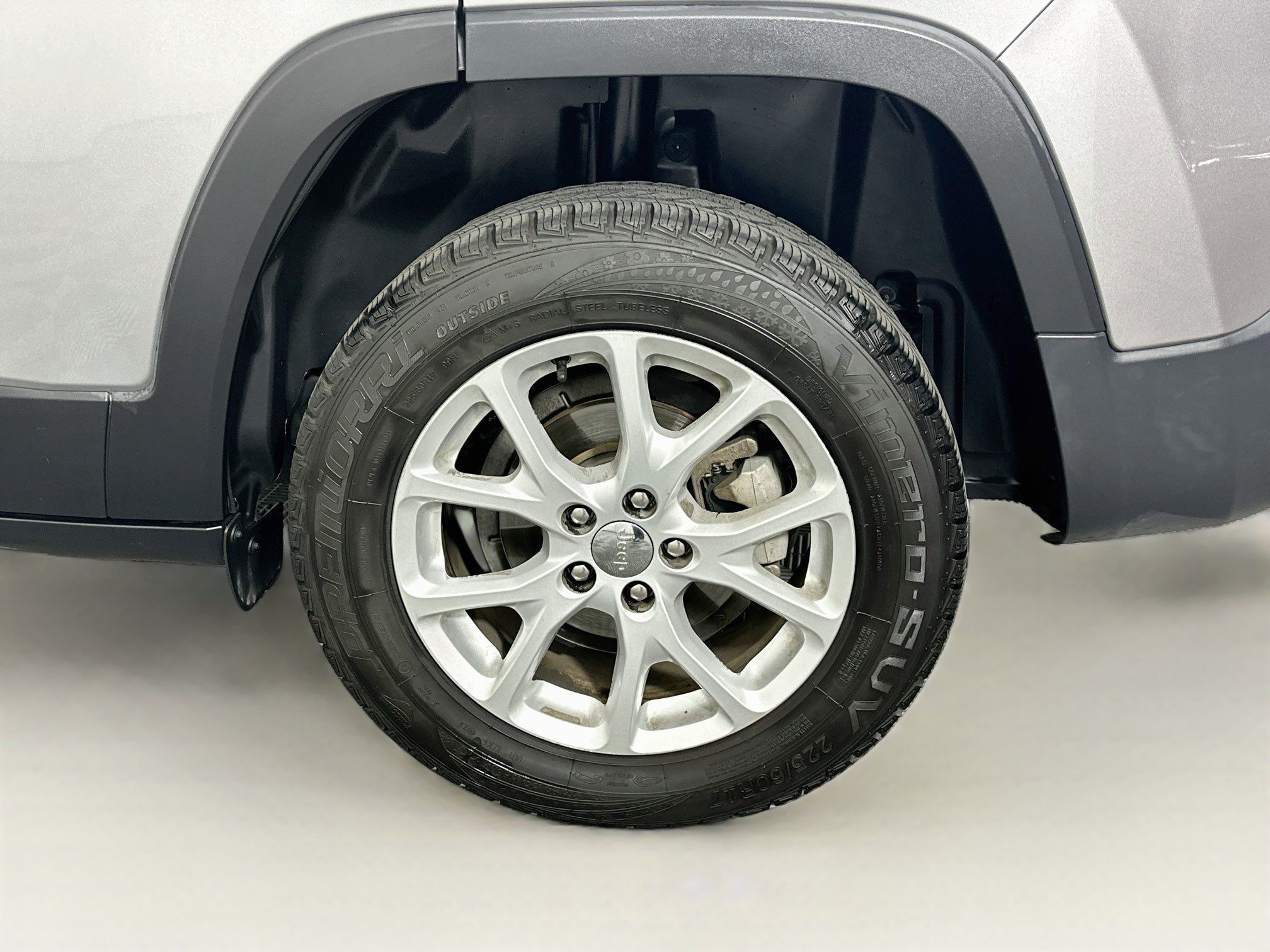 Used 2017 Jeep Cherokee Latitude w/ Safety/Convenience Group FWD image 11