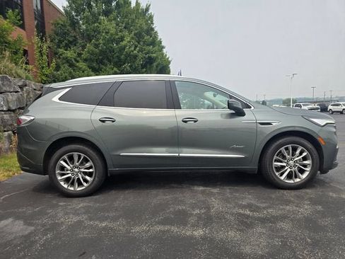 Used 2023 Buick Enclave Avenir w/ Avenir Technology Package AWD/4WD image 2