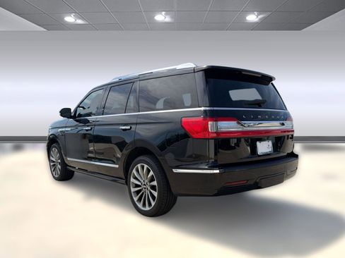 Used 2018 Lincoln Navigator Select AWD/4WD image 3