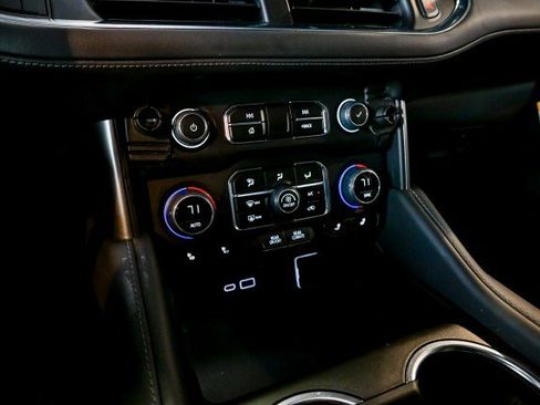 Used 2024 Chevrolet Suburban LT w/ Luxury Package image 35