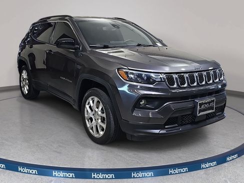 Used 2023 Jeep Compass Latitude AWD/4WD image 4