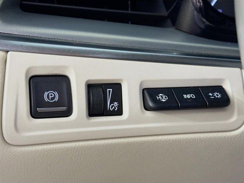 Used 2021 Cadillac XT5 Premium Luxury image 11