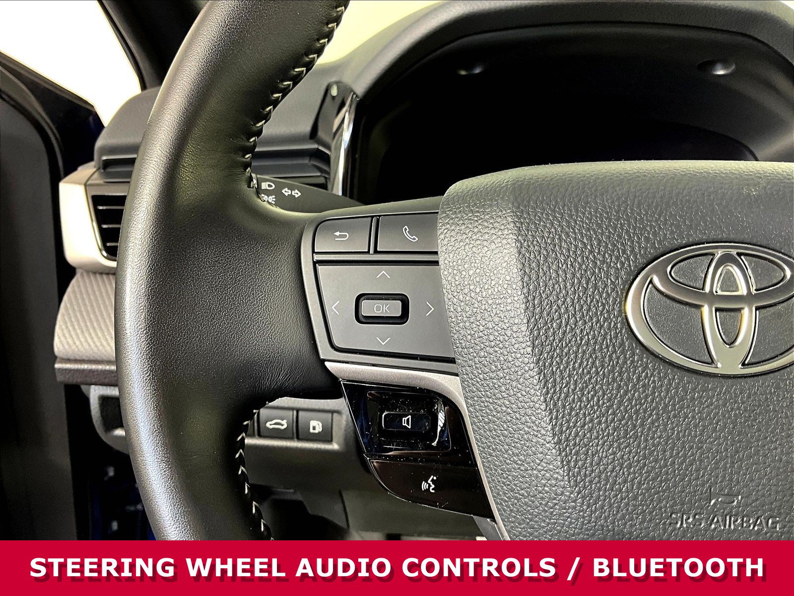 Used 2025 Toyota Camry SE FWD image 11