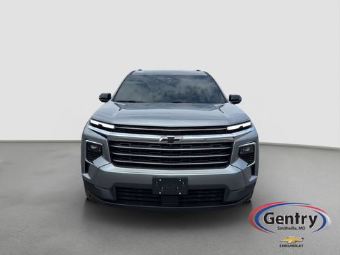 Used 2026 Chevrolet Traverse LT w/ Driver Confidence Package AWD/4WD image 2