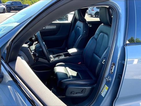 Used 2023 Volvo XC40 B4 Ultimate FWD image 23