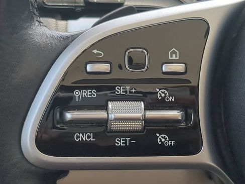 Used 2021 Mercedes-Benz GLB 250 w/ Premium Package image 12