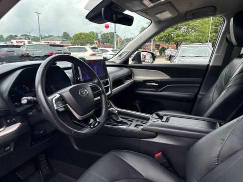 Used 2024 Toyota Grand Highlander AWD image 15