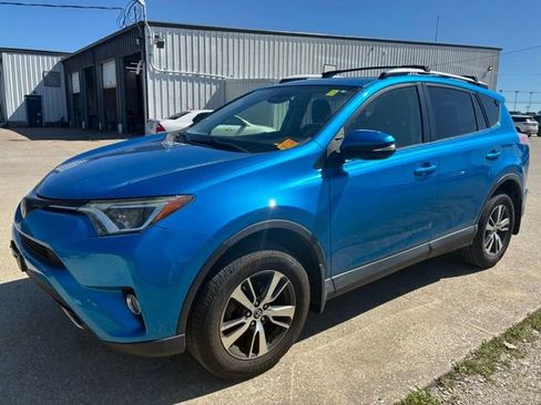 Used 2018 Toyota RAV4 XLE AWD/4WD image 3