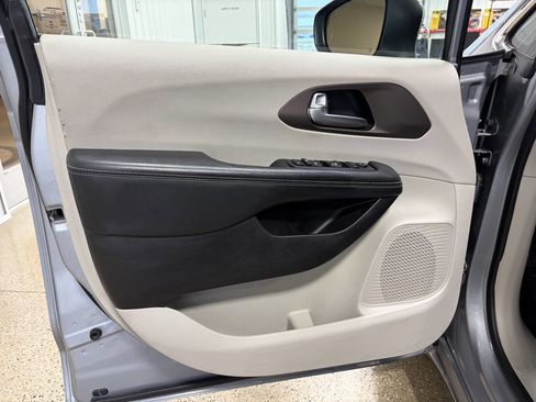 Used 2021 Chrysler Voyager Lxi image 22
