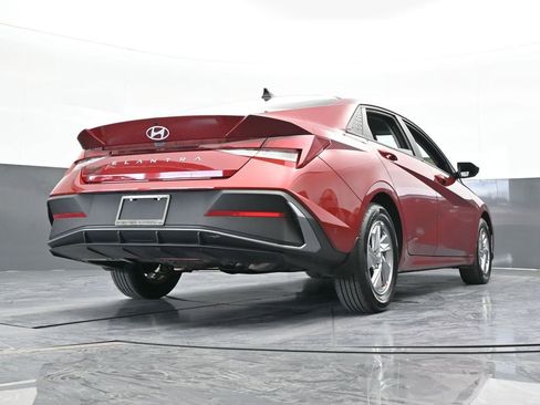 Used 2024 Hyundai Elantra SE image 52