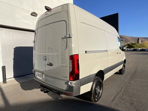 Used 2025 Mercedes-Benz Sprinter 2500 image 15