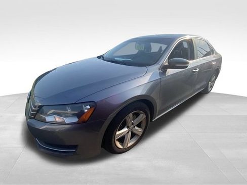 Used 2013 Volkswagen Passat 2.5 SE FWD image 2