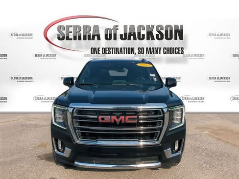 Used 2023 GMC Yukon XL SLT w/ SLT Premium Package RWD image 3