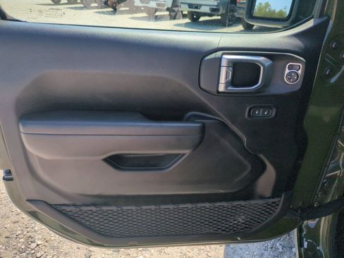 Used 2024 Jeep Wrangler Unlimited AWD/4WD image 14