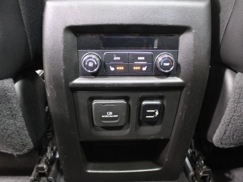 Used 2018 Chevrolet Traverse Premier AWD/4WD image 25