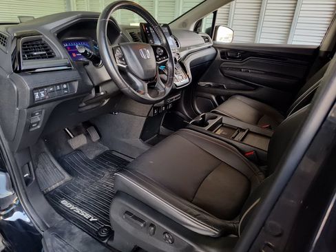 Used 2023 Honda Odyssey Elite image 2