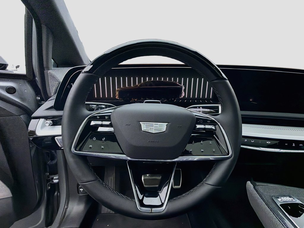 Certified 2025 Cadillac Optiq Luxury 2 AWD/4WD image 11