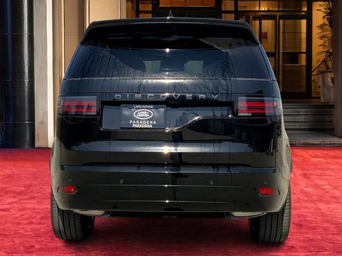 New 2025 Land Rover Discovery Dynamic SE image 4
