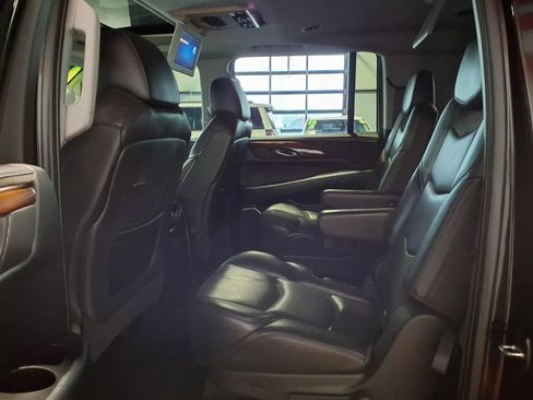 Used 2016 Cadillac Escalade ESV Luxury AWD/4WD image 17