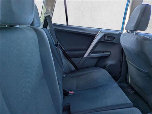 Used 2017 Toyota RAV4 LE FWD image 17