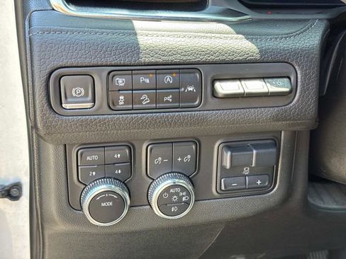 Used 2024 GMC Yukon XL Denali w/ Advanced Technology Package AWD/4WD image 31