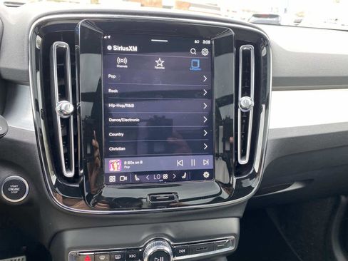 Used 2024 Volvo XC40 B5 Core image 14