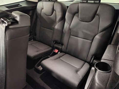 Used 2025 Volvo XC90 B5 Plus image 32