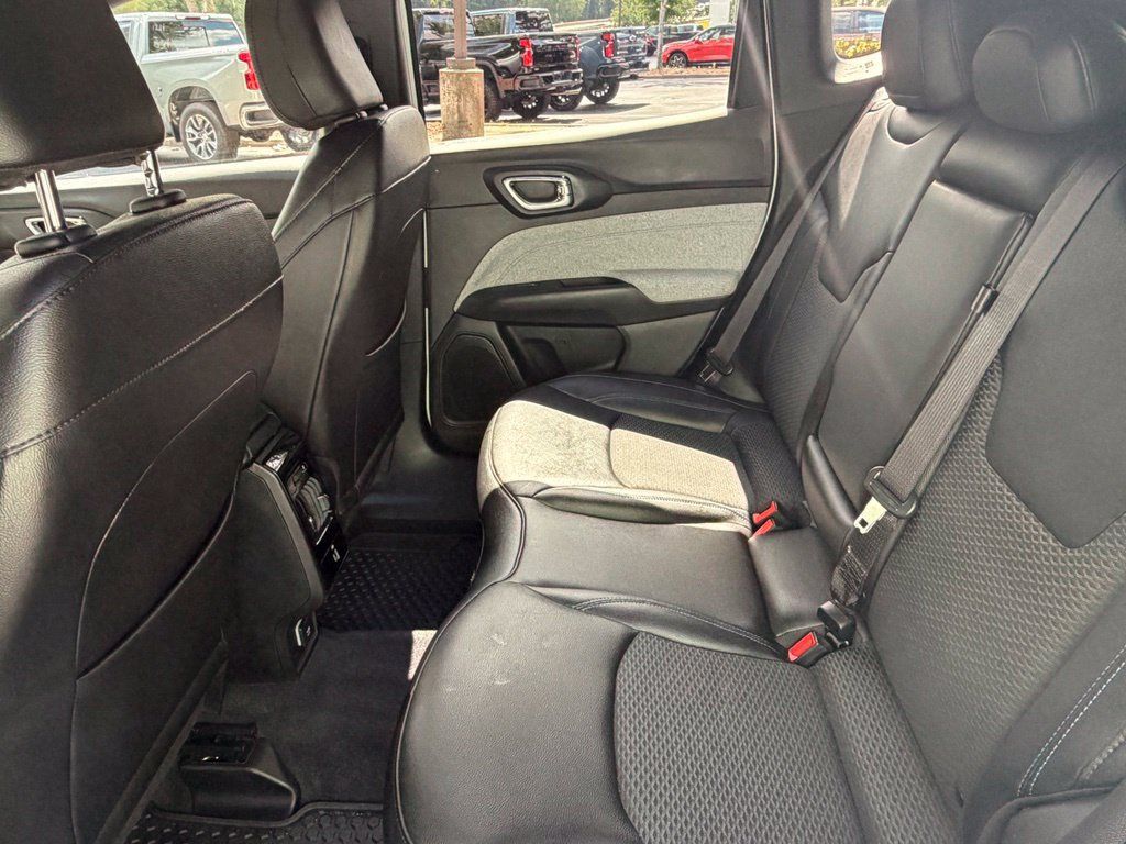 Used 2024 Jeep Compass Latitude w/ Convenience Group AWD/4WD image 26