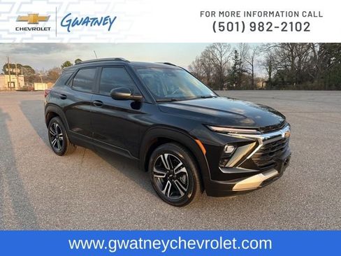 Used 2024 Chevrolet TrailBlazer LT w/ Driver Confidence Package image 3