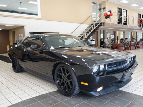 Used 2010 Dodge Challenger SE RWD image 14